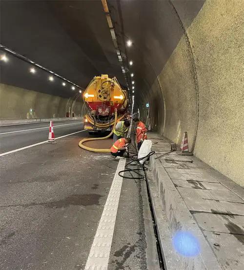 璧山隧道排水渠清淤